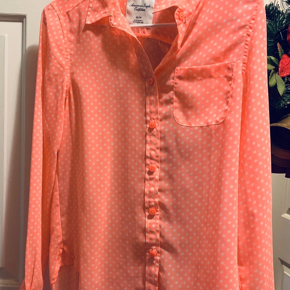 American Eagle coral polka dot shirt